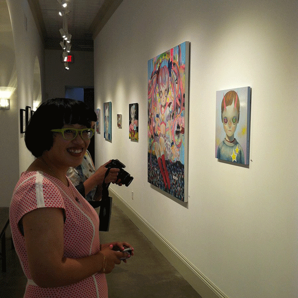 Hikari Shimoda durante una sua solo exhibition